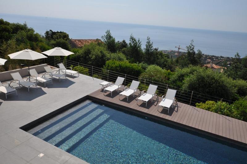 Vue Panoramique Sur La Baie De St Tropez Villa Les Issambres Dış mekan fotoğraf